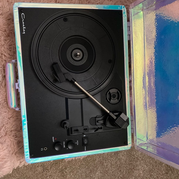 Crosley Cruiser Deluxe Vintage Bluetooth Suitcase Vinyl Record Player - Picture 2 of 3